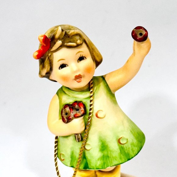 Goebel Hummel #793 "Forever Yours."  First Issue 1996/97 - TMK-7 - Picture 8 of 11